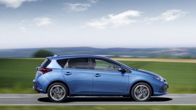 Autotest vernieuwde Toyota Auris, het faceliftmodel heeft meer verfijning en blijft in 2015 zeer interessant voor zakelijk rijders dankzij 14% bijtelling.