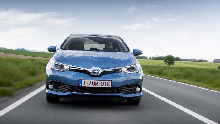 Autotest vernieuwde Toyota Auris, het faceliftmodel heeft meer verfijning en blijft in 2015 zeer interessant voor zakelijk rijders dankzij 14% bijtelling.