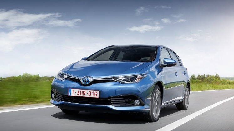 Autotest vernieuwde Toyota Auris, het faceliftmodel heeft meer verfijning en blijft in 2015 zeer interessant voor zakelijk rijders dankzij 14% bijtelling.
