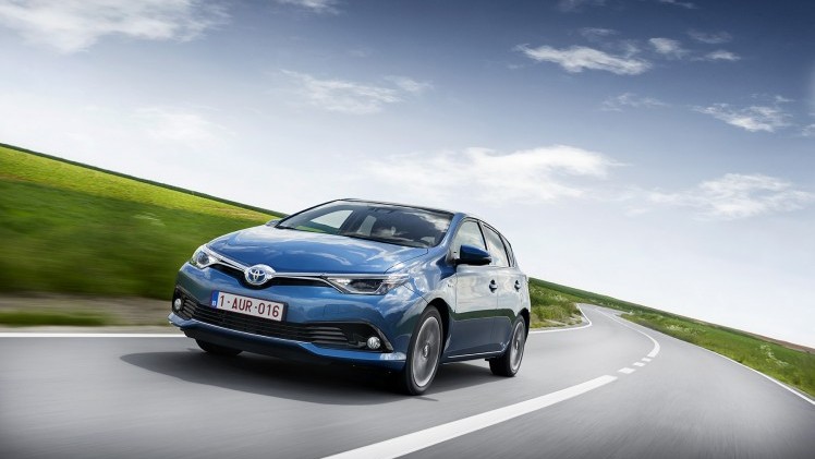 Autotest vernieuwde Toyota Auris, het faceliftmodel heeft meer verfijning en blijft in 2015 zeer interessant voor zakelijk rijders dankzij 14% bijtelling.