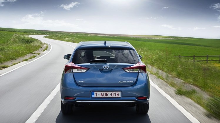 Autotest vernieuwde Toyota Auris, het faceliftmodel heeft meer verfijning en blijft in 2015 zeer interessant voor zakelijk rijders dankzij 14% bijtelling.