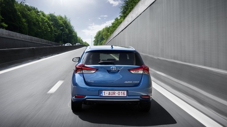 Autotest vernieuwde Toyota Auris, het faceliftmodel heeft meer verfijning en blijft in 2015 zeer interessant voor zakelijk rijders dankzij 14% bijtelling.