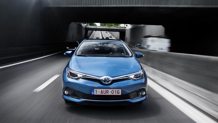 Autotest vernieuwde Toyota Auris, het faceliftmodel heeft meer verfijning en blijft in 2015 zeer interessant voor zakelijk rijders dankzij 14% bijtelling.