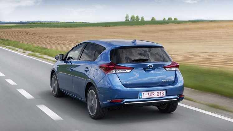Autotest vernieuwde Toyota Auris, het faceliftmodel heeft meer verfijning en blijft in 2015 zeer interessant voor zakelijk rijders dankzij 14% bijtelling.