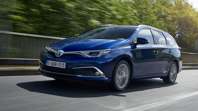 Autotest vernieuwde Toyota Auris, het faceliftmodel heeft meer verfijning en blijft in 2015 zeer interessant voor zakelijk rijders dankzij 14% bijtelling.
