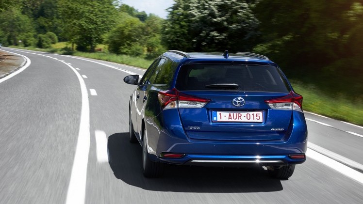 Autotest vernieuwde Toyota Auris, het faceliftmodel heeft meer verfijning en blijft in 2015 zeer interessant voor zakelijk rijders dankzij 14% bijtelling.