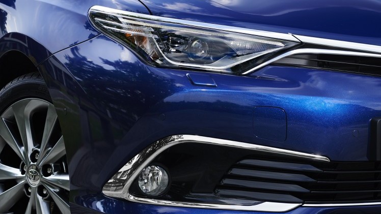 Autotest vernieuwde Toyota Auris, het faceliftmodel heeft meer verfijning en blijft in 2015 zeer interessant voor zakelijk rijders dankzij 14% bijtelling.