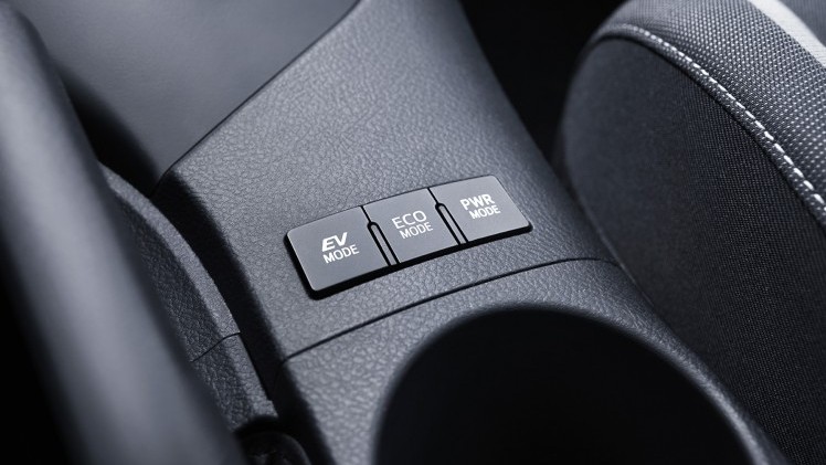 Autotest vernieuwde Toyota Auris, het faceliftmodel heeft meer verfijning en blijft in 2015 zeer interessant voor zakelijk rijders dankzij 14% bijtelling.
