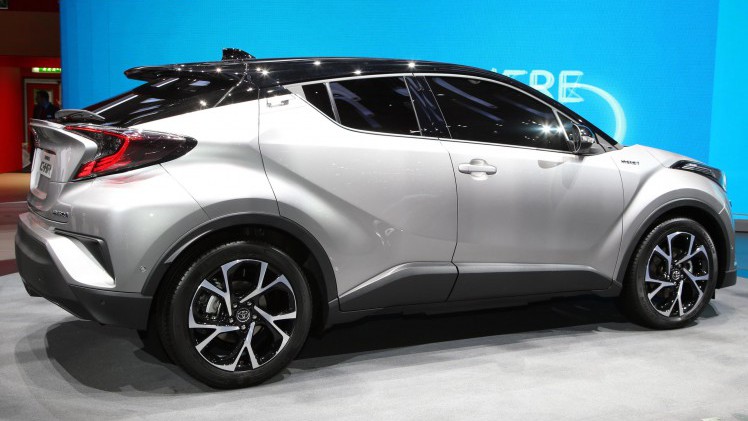 De nieuwe Toyota C-HR wordt niet alleen als hybride beschikbaar, maar rolt ook van de band met de 1.2 Turbo motor uit de Auris.