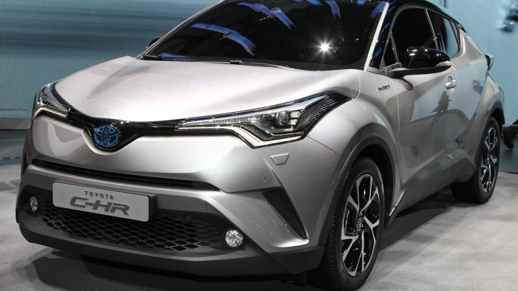 De nieuwe Toyota C-HR wordt niet alleen als hybride beschikbaar, maar rolt ook van de band met de 1.2 Turbo motor uit de Auris.