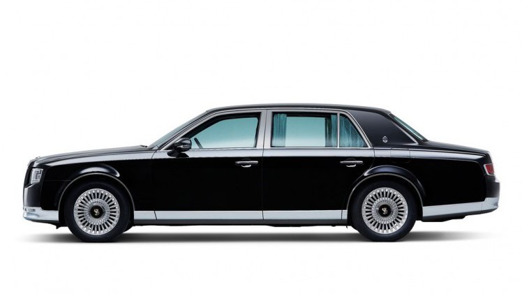 De Toyota Century mag dan het absolute topmodel zijn van het merk, het is waarschijnlijk ook de meest conservatieve auto die tot voor kort nieuw te koop was. Nu is er eindelijk een volledig nieuwe.