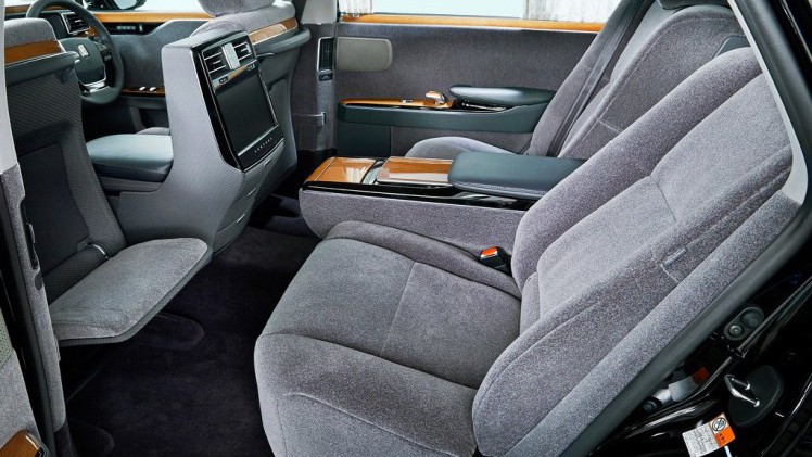 De Toyota Century mag dan het absolute topmodel zijn van het merk, het is waarschijnlijk ook de meest conservatieve auto die tot voor kort nieuw te koop was. Nu is er eindelijk een volledig nieuwe.