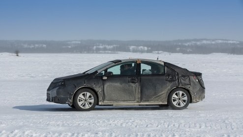 Voor 2015 staat de productieversie van de nog naamloze Toyota Fuel Cell Vehicle op de planning. De waterstofauto wordt momenteel uitgebreid getest onder extreme condities tot -30 raden Celsius.