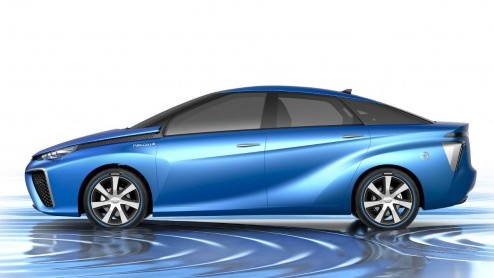Voor 2015 staat de productieversie van de nog naamloze Toyota Fuel Cell Vehicle op de planning. De waterstofauto wordt momenteel uitgebreid getest onder extreme condities tot -30 raden Celsius.