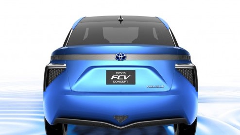 Voor 2015 staat de productieversie van de nog naamloze Toyota Fuel Cell Vehicle op de planning. De waterstofauto wordt momenteel uitgebreid getest onder extreme condities tot -30 raden Celsius.