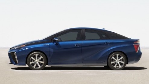 Toyota heeft de productieversie van de Fuel Cell Sedan onthuld. De waterstofauto gaat in 2015 officieel in productie en is volgens Toyota net zo baanbrekend als de Prius hybride in 1997.