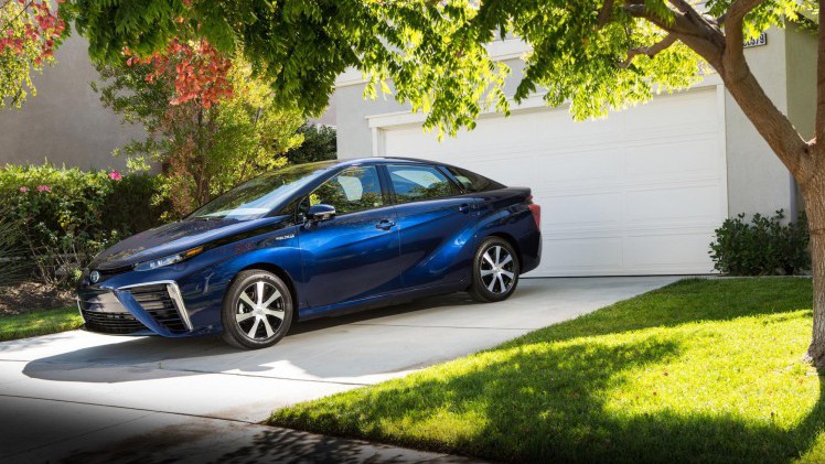 Toyota Mirai waterstofauto naar Europa voor Engeland, Denemarken, Belgie en Duitsland.
