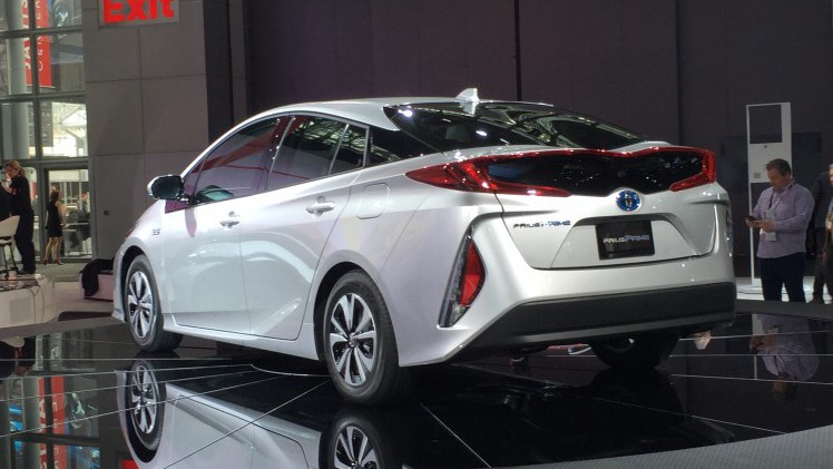 Na de introductie van de nieuwe Toyota Prius komt het merk op de New York Auto Show met de Prius Plug-In Hybrid. De introductie in Nederland vindt eind 2016 plaats.