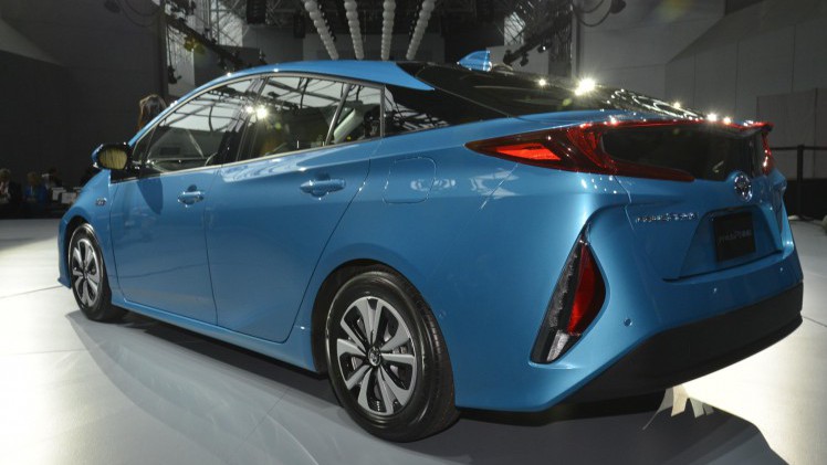 Na de introductie van de nieuwe Toyota Prius komt het merk op de New York Auto Show met de Prius Plug-In Hybrid. De introductie in Nederland vindt eind 2016 plaats.