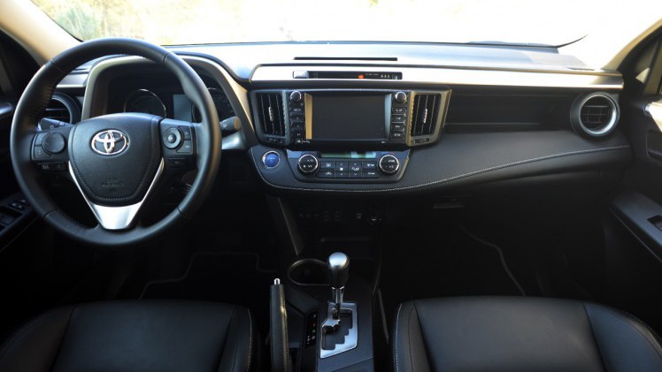 Autotest Toyota RAV4 Hybrid, de hybride SUV van de vernieuwde RAV4 die zuinigheid combineert met bijna 200 pk.