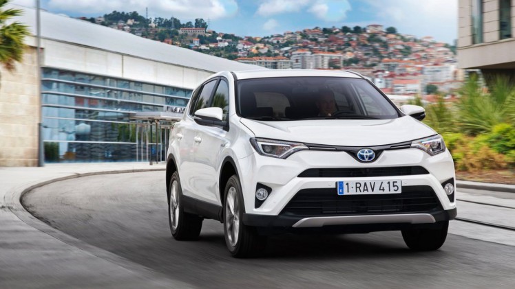 Specificaties Toyota RAV4 Hybrid zijn bekend gemaakt. De hybride SUV heeft 197 pk vermogen en verbruikt 4.9l/100km ofwel 115g/km CO2.