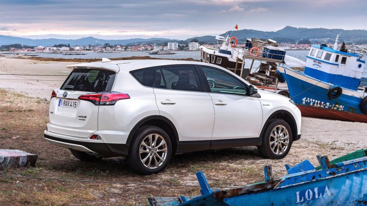 Specificaties Toyota RAV4 Hybrid zijn bekend gemaakt. De hybride SUV heeft 197 pk vermogen en verbruikt 4.9l/100km ofwel 115g/km CO2.