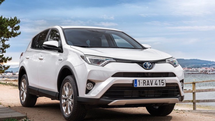 Specificaties Toyota RAV4 Hybrid zijn bekend gemaakt. De hybride SUV heeft 197 pk vermogen en verbruikt 4.9l/100km ofwel 115g/km CO2.