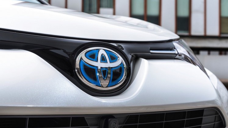 Specificaties Toyota RAV4 Hybrid zijn bekend gemaakt. De hybride SUV heeft 197 pk vermogen en verbruikt 4.9l/100km ofwel 115g/km CO2.