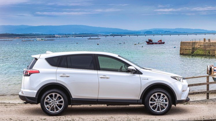 Specificaties Toyota RAV4 Hybrid zijn bekend gemaakt. De hybride SUV heeft 197 pk vermogen en verbruikt 4.9l/100km ofwel 115g/km CO2.