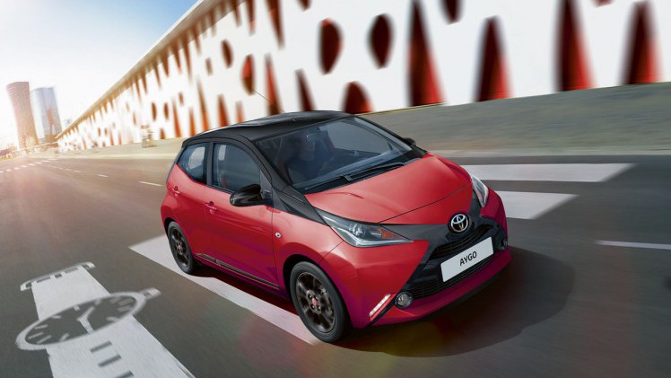 Toyota breidt het Aygo programma uit en lanceert nieuwe uitrustingsvarianten met meer uitrusting tegen een gunstige prijs.