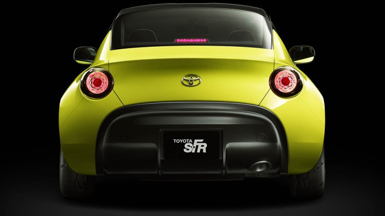 Toyota presenteert FCV Plus, Kikai en SF-R concept cars on Tokio Motor Show. De CH-R crossover gaat medio 2016 in productie.