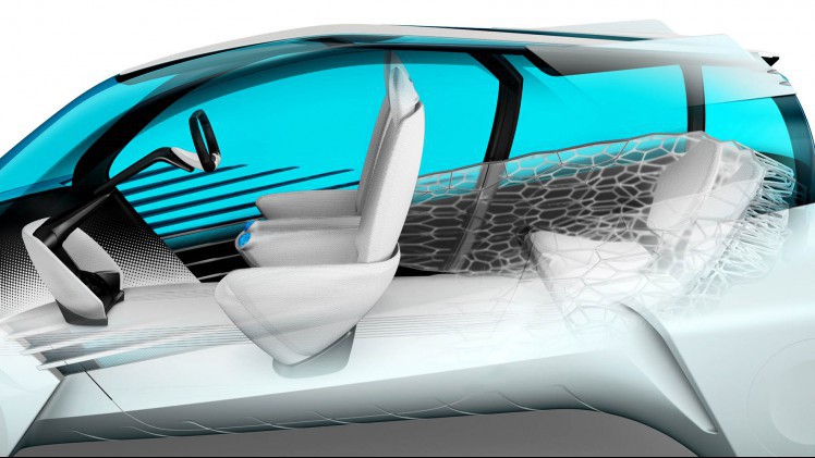 Toyota presenteert FCV Plus, Kikai en SF-R concept cars on Tokio Motor Show. De CH-R crossover gaat medio 2016 in productie.
