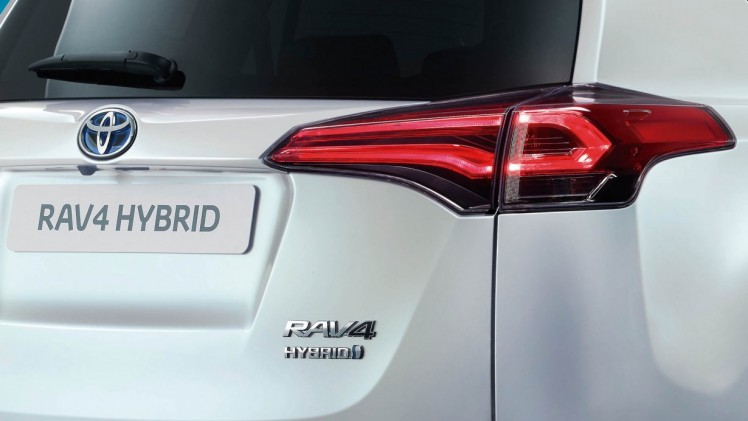 Toyota RAV4 komt ook als hybride. De RAV4 Hybrid staat begin 2016 in de Europese showrooms.