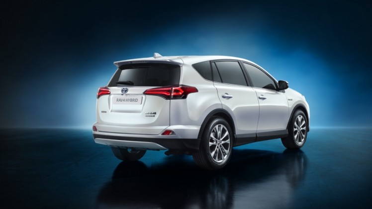 Toyota RAV4 komt ook als hybride. De RAV4 Hybrid staat begin 2016 in de Europese showrooms.