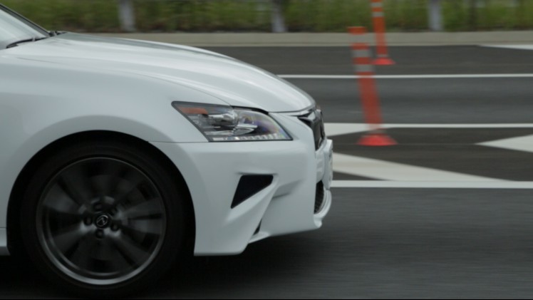 De Toyota Mobility Teammate Concept is een zelfrijdend voertuig dat via Car-To-X in verbinding staat met de infrastructuur en andere medeweggebruikers om de veiligheid onderweg te vergroten.