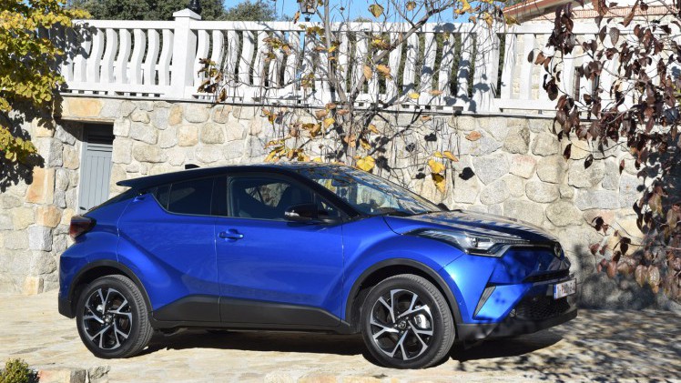 Toyota gaat met de coupachtige C-HR op de sportieve toer. AutoVandaag deed een rijtest.