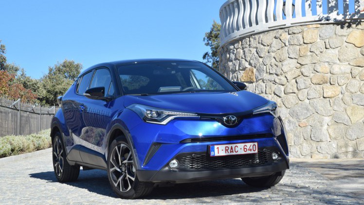 Toyota gaat met de coupachtige C-HR op de sportieve toer. AutoVandaag deed een rijtest.