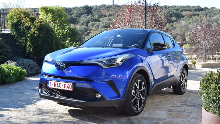 Toyota gaat met de coupachtige C-HR op de sportieve toer. AutoVandaag deed een rijtest.