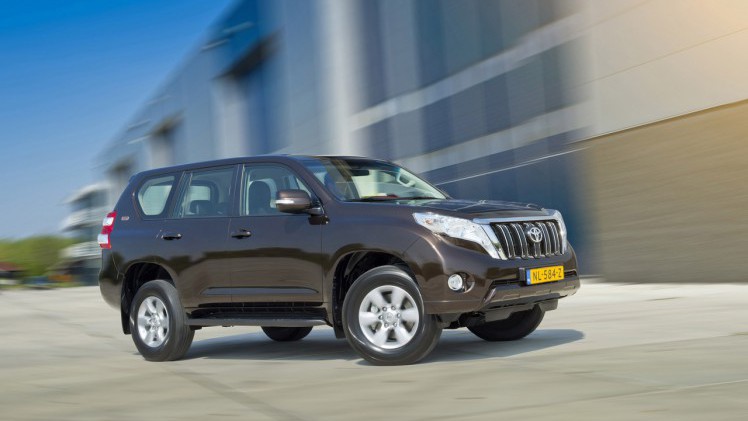 Toyota rust de Land Cruiser Challenger rijker uit.