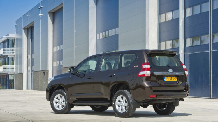 Toyota rust de Land Cruiser Challenger rijker uit.