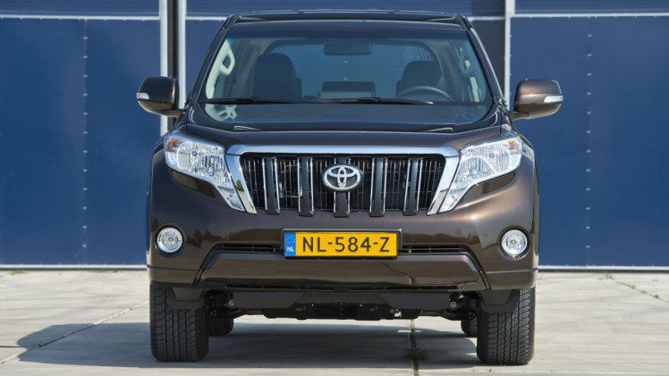 Toyota rust de Land Cruiser Challenger rijker uit.