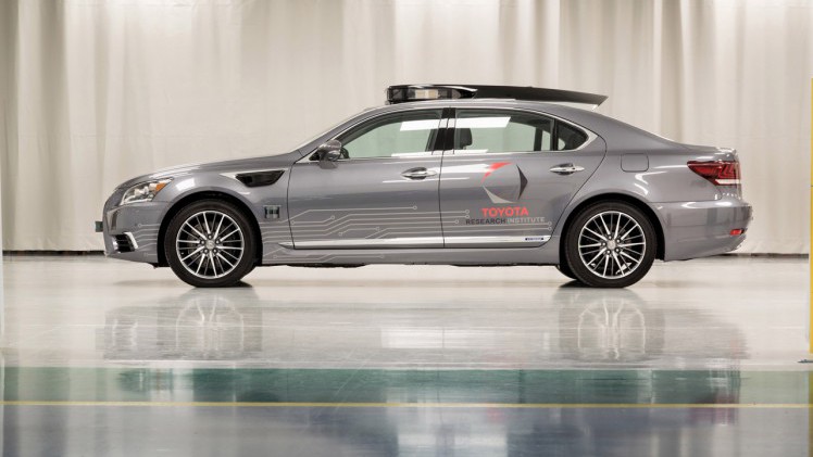 Toyota presenteert in Las Vegas de volgende generatie autonoom rijdend testvoertuig op basis van een Lexus LS600hL