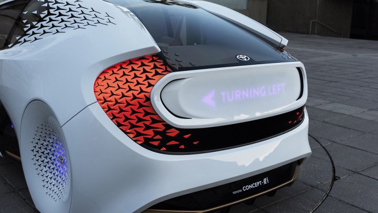 Ook Toyota is aanwezig op de Consumer Electronics Show in Las Vegas. Daar toont het de Concept-i, een autonoom rijdende en futuristische conceptcar die naar je knipoogt.