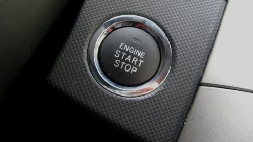 Rood lederen bekleding, subtiele spoilers, dubbele uitlaat n een bijna 180 pk sterke diesel. Deze ingredinten zijn door Toyota toegevoegd aan de normaliter toch wat brave Auris. Het totaalplaatje kr