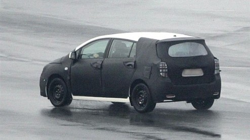 Toyota doet op dit moment mee in het MPV-segment met de Verso. Het model loopt al weer bijna een half decennia mee, maar de facelift en naamsverandering van vorig jaar heeft de Verso goed gedaan. De o