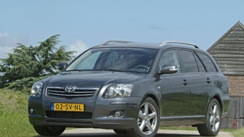 Hoe groter en duurder een automodel is, des te belangrijker wordt de zakelijke berijder. De Toyota Avensis heeft de afgelopen jaren flink terrein gewonnen in de zakelijke markt en de veldtocht is no