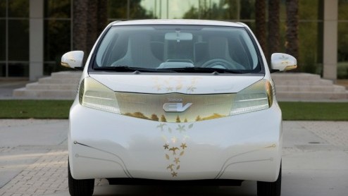 Alsof de splinternieuwe Toyota iQ nog niet vooruitstrevend genoeg is, komen de Japanners met een nog bijzonder staaltje techniek op de proppen. Het studiemodel luistert naar de naam FT-EV en rijdt vol