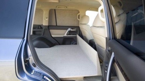 De Toyota Land Cruiser behoeft eigenlijk geen introductie. Het is een onmiskenbare luxe terreinbeul die al jarenlang op een vaste groep trouwe klanten kan rekenen. Sinds kort is Land Cruiser vernieuwd