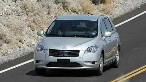Toyota is op dreef met de ontwikkeling van modellen die rijden op waterstof. Op afgelegen terrein werd de Toyota Mark X Zio Hydrogen ontdekt, tijdens testwerk. Het betreft een in Japan bekend model, m