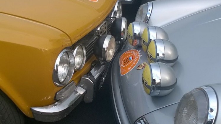 Dagverslag van de Tulpenrallye. Team AutoVandaag reed op dag 3 te laat weg en kwam te vroeg aan.